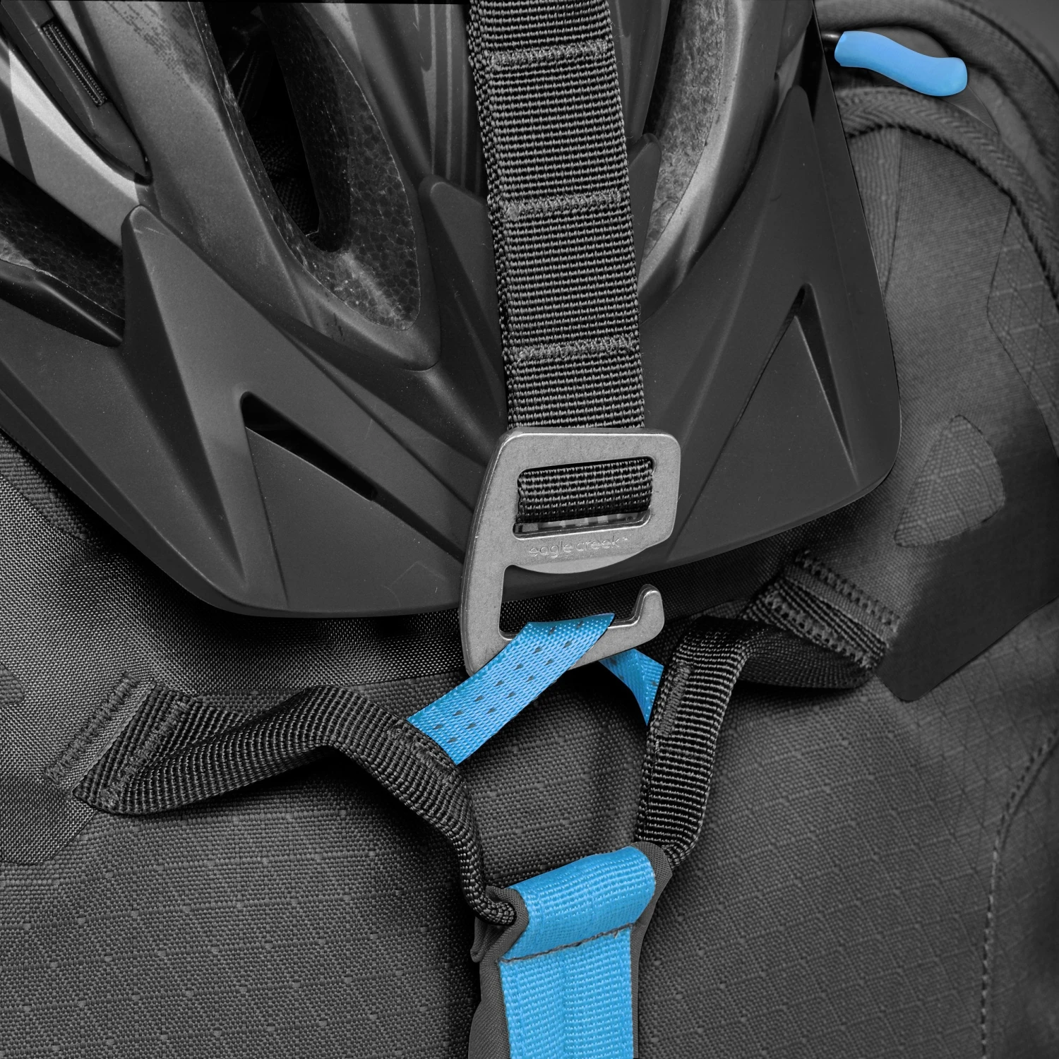 Eagle Creek Gear Warrior Carry Luggage Softside 2-Wheel Rolling Suitcase, Black 7 Eagle Creek Gear Warrior Carry Luggage Softside 2-Wheel Rolling Suitcase, Black - Image 5